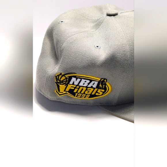 Chicago Bulls NBA Finals 1999 Mitchell& Ness NWT - Picture 2 of 6